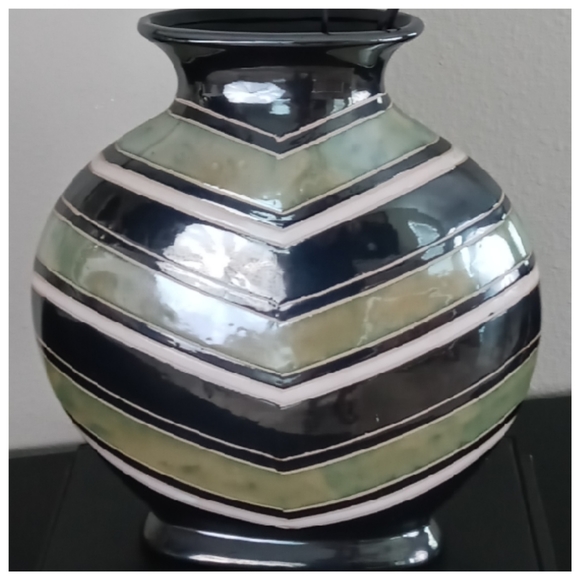 "THREE HANDS" Geometric Eclectic Ceramic Vase - Picture 5 of 9